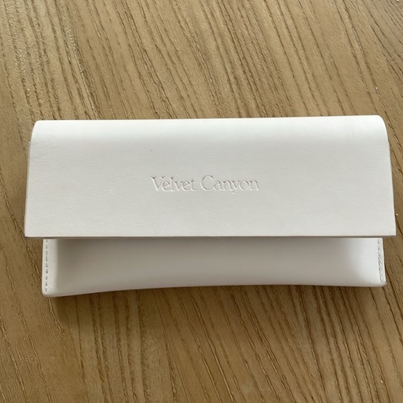 Velvet Canyon Beat Generation Sunglasses-with case - Picture 4 of 5